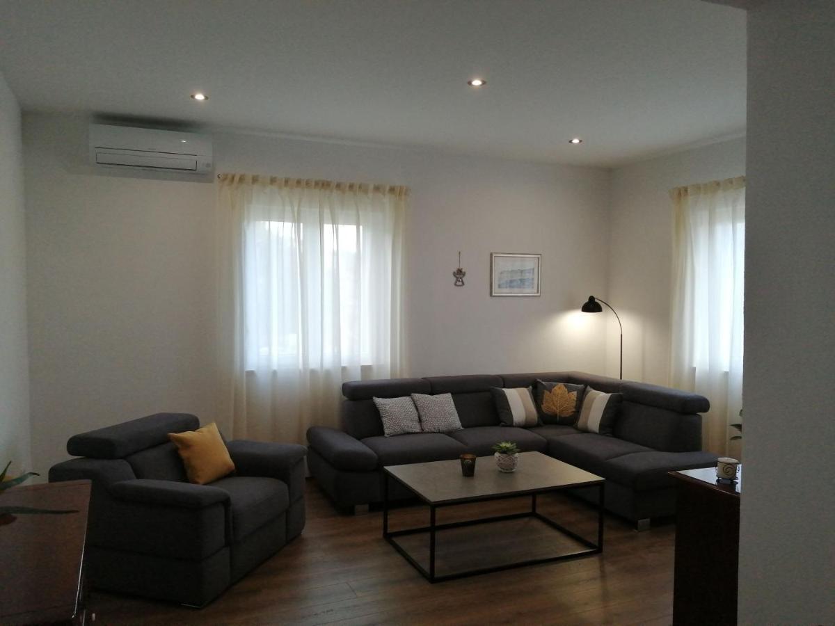 Apartments Jelka Постира Экстерьер фото