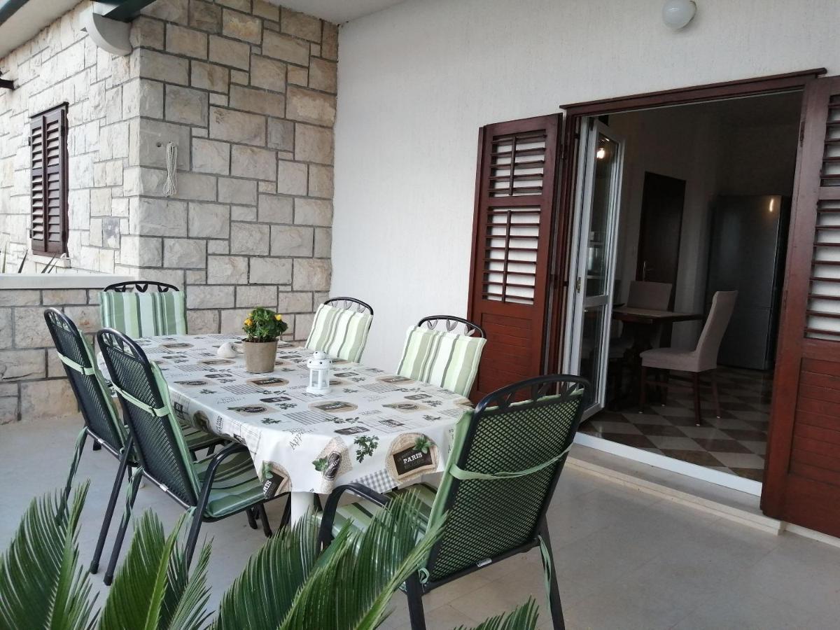 Apartments Jelka Постира Экстерьер фото