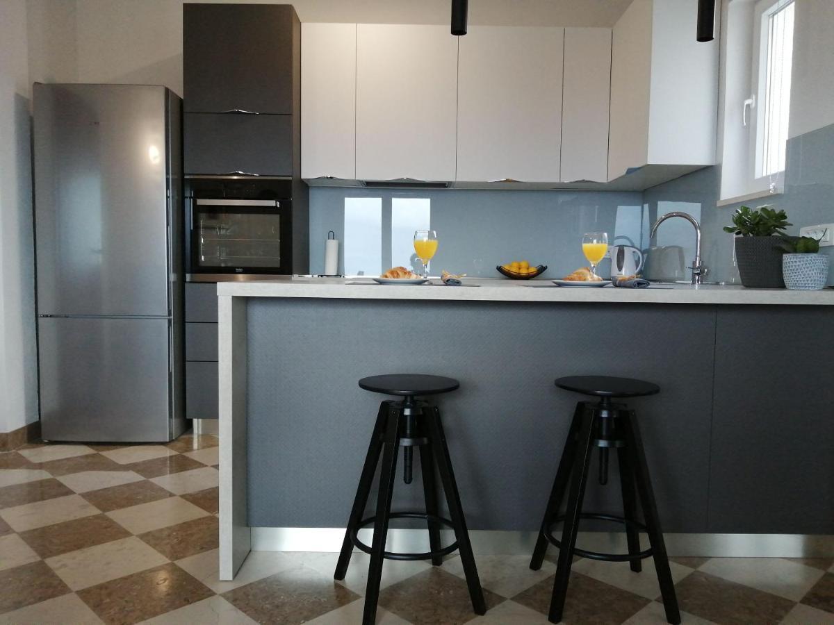 Apartments Jelka Постира Экстерьер фото
