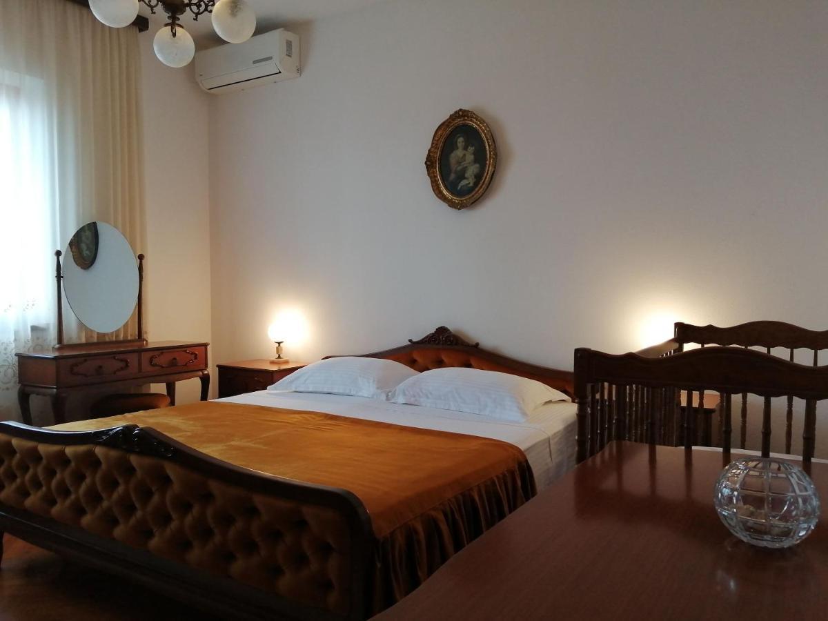 Apartments Jelka Постира Экстерьер фото